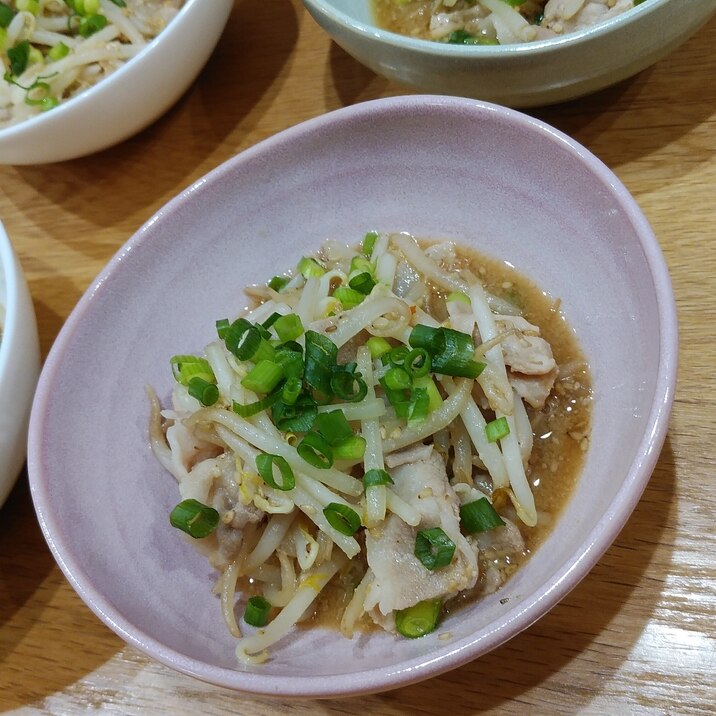 しゃぶしゃぶ風のもやしごま味噌煮